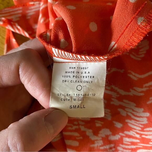 Collective Concepts Tie Front Short Sleeve Blouse Womens Size Small Red Floral - Picture 8 of 12